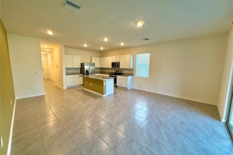 Townhouse in Wesley Chapel, Florida 3 bedrooms, 163.32 sq.m. № 2221342 - photo 5