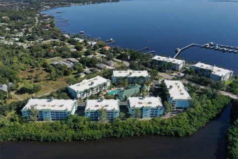 Condo in Port Charlotte, Florida, 3 bedrooms № 2228256 - photo 11