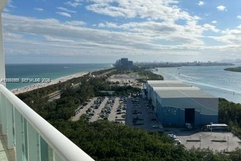 Copropriété à louer à Sunny Isles Beach, Floride: 2 chambres, 126.07 m2 № 2348802 - photo 4