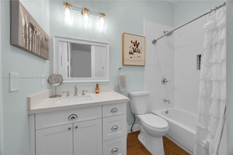House in Palmetto Bay, Florida 4 bedrooms, 372.63 sq.m. № 1695616 - photo 25