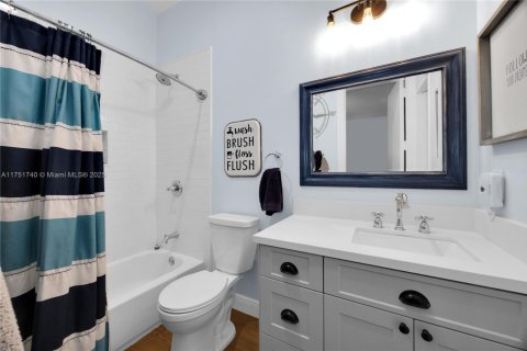 House in Palmetto Bay, Florida 4 bedrooms, 372.63 sq.m. № 1695616 - photo 27