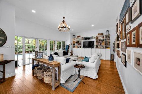 House in Palmetto Bay, Florida 4 bedrooms, 372.63 sq.m. № 1695616 - photo 15