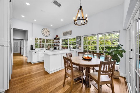 House in Palmetto Bay, Florida 4 bedrooms, 372.63 sq.m. № 1695616 - photo 11