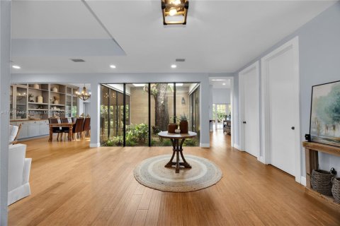 House in Palmetto Bay, Florida 4 bedrooms, 372.63 sq.m. № 1695616 - photo 5
