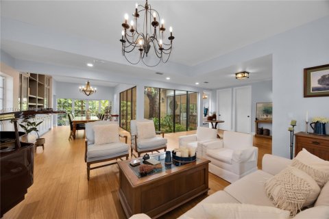 House in Palmetto Bay, Florida 4 bedrooms, 372.63 sq.m. № 1695616 - photo 7