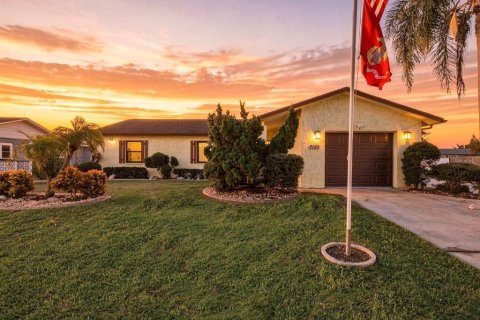 Villa ou maison à Port Richey, Floride 3 chambres, 151.43 m2 № 2350400