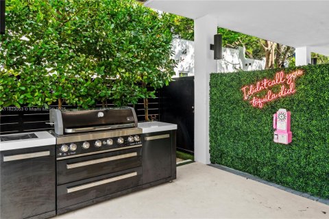 Villa ou maison à vendre à Miami, Floride: 6 chambres № 1975845 - photo 18