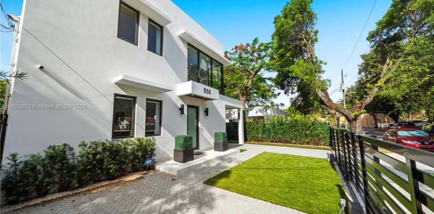 Villa ou maison à Miami, Floride 6 chambres № 1975845