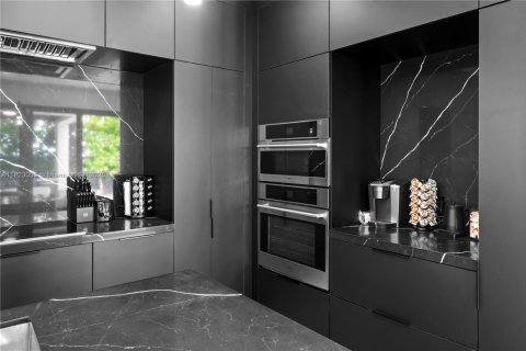 Villa ou maison à vendre à Miami, Floride: 6 chambres № 1975845 - photo 11