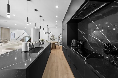 Villa ou maison à vendre à Miami, Floride: 6 chambres № 1975845 - photo 10