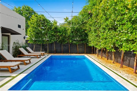 Villa ou maison à vendre à Miami, Floride: 6 chambres № 1975845 - photo 20