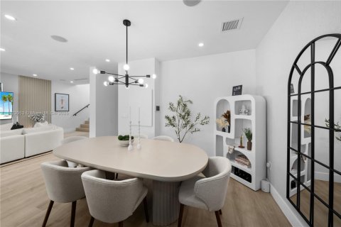 Villa ou maison à vendre à Miami, Floride: 6 chambres № 1975845 - photo 12