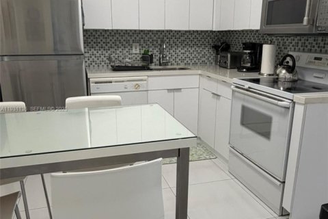 Copropriété à louer à Miami Beach, Floride: 2 chambres, 95.69 m2 № 1990525 - photo 9