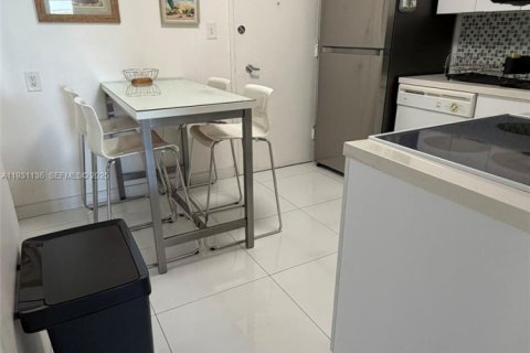 Copropriété à louer à Miami Beach, Floride: 2 chambres, 95.69 m2 № 1990525 - photo 10