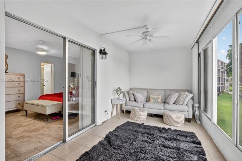 Condominio en venta en Deerfield Beach, Florida, 1 dormitorio, 65.03 m2 № 1931752 - foto 16