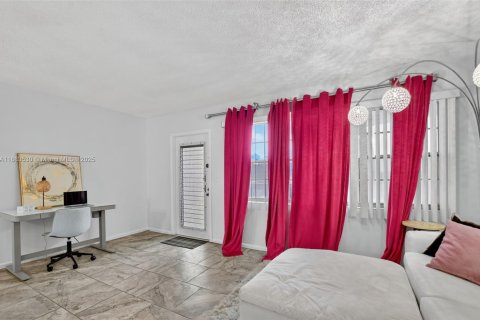 Condominio en venta en Deerfield Beach, Florida, 1 dormitorio, 65.03 m2 № 1931752 - foto 13