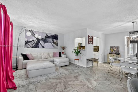 Condominio en venta en Deerfield Beach, Florida, 1 dormitorio, 65.03 m2 № 1931752 - foto 5