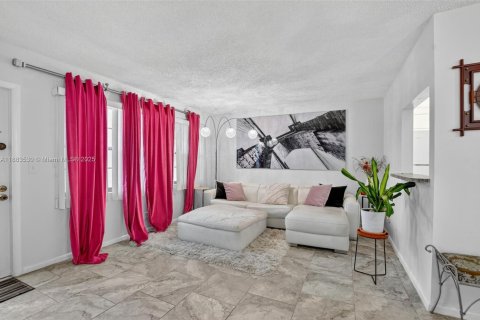 Condominio en venta en Deerfield Beach, Florida, 1 dormitorio, 65.03 m2 № 1931752 - foto 8