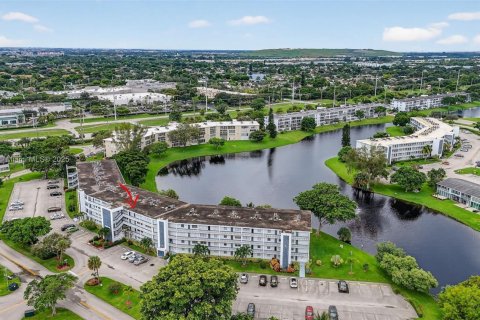 Condominio en venta en Deerfield Beach, Florida, 1 dormitorio, 65.03 m2 № 1931752 - foto 1