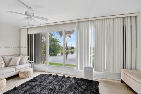 Condominio en venta en Deerfield Beach, Florida, 1 dormitorio, 65.03 m2 № 1931752 - foto 12