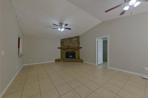Villa ou maison à louer à Tampa, Floride: 2 chambres, 140.84 m2 № 2117662 - photo 3