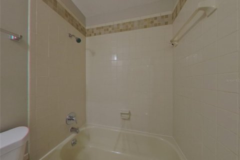 Villa ou maison à louer à Tampa, Floride: 2 chambres, 140.84 m2 № 2117662 - photo 13
