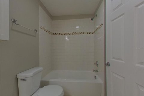 Villa ou maison à louer à Tampa, Floride: 2 chambres, 140.84 m2 № 2117662 - photo 9