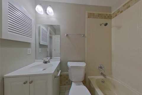 Villa ou maison à louer à Tampa, Floride: 2 chambres, 140.84 m2 № 2117662 - photo 12