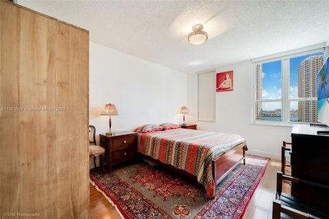 Copropriété à vendre à Miami, Floride: 2 chambres, 116.78 m2 № 1715992 - photo 15