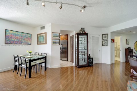 Copropriété à vendre à Miami, Floride: 2 chambres, 116.78 m2 № 1715992 - photo 14