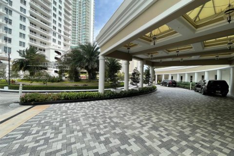 Copropriété à vendre à Miami, Floride: 2 chambres, 116.78 m2 № 1715992 - photo 28