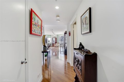 Copropriété à vendre à Miami, Floride: 2 chambres, 116.78 m2 № 1715992 - photo 8