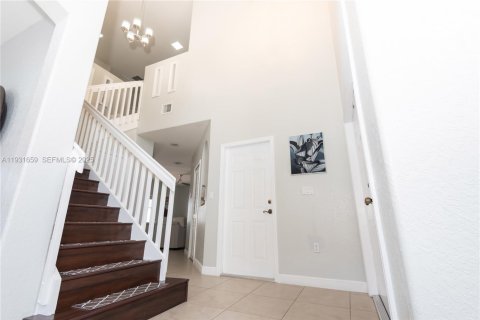 House in Miami, Florida 4 bedrooms, 236.34 sq.m. № 1990453 - photo 23