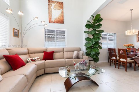 House in Miami, Florida 4 bedrooms, 236.34 sq.m. № 1990453 - photo 6