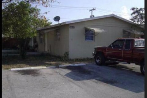 Immobilier commercial à vendre à West Palm Beach, Floride: 285.02 m2 № 970323 - photo 1