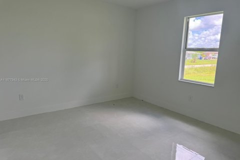 Снять в аренду виллу или дом в Лихай-Эйкерс, Флорида 3 спальни, 128.86м2, № 1922856 - фото 6