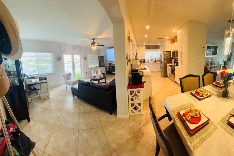 House in Tamarac, Florida 2 bedrooms, 124.67 sq.m. № 1958727 - photo 4