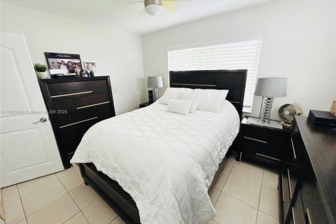 House in Tamarac, Florida 2 bedrooms, 124.67 sq.m. № 1958727 - photo 10