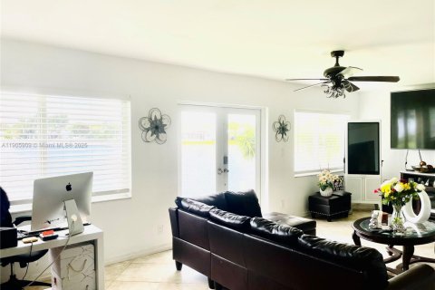 House in Tamarac, Florida 2 bedrooms, 124.67 sq.m. № 1958727 - photo 7