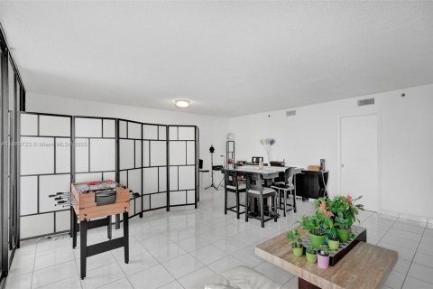 Copropriété à louer à Bay Harbor Islands, Floride: 2 chambres, 148.64 m2 № 1896842 - photo 10