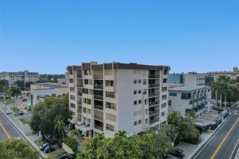 Copropriété à louer à Bay Harbor Islands, Floride: 2 chambres, 148.64 m2 № 1896842 - photo 1