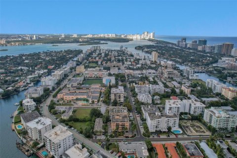 Copropriété à louer à Bay Harbor Islands, Floride: 2 chambres, 148.64 m2 № 1896842 - photo 27