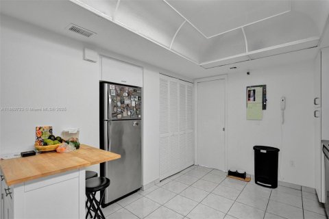 Copropriété à louer à Bay Harbor Islands, Floride: 2 chambres, 148.64 m2 № 1896842 - photo 22