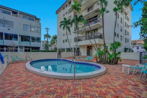 Copropriété à louer à Bay Harbor Islands, Floride: 2 chambres, 148.64 m2 № 1896842 - photo 25