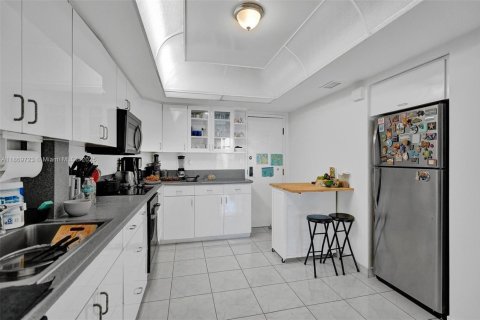 Copropriété à louer à Bay Harbor Islands, Floride: 2 chambres, 148.64 m2 № 1896842 - photo 6