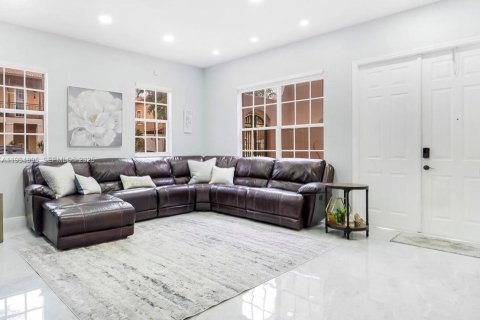 Adosado en alquiler en Pembroke Pines, Florida, 4 dormitorios, 213.68 m2 № 1993022 - foto 3