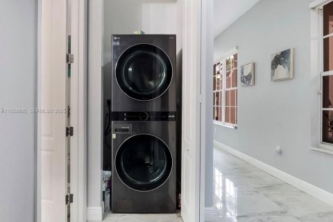 Adosado en alquiler en Pembroke Pines, Florida, 4 dormitorios, 213.68 m2 № 1993022 - foto 23