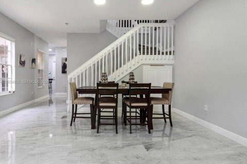 Adosado en alquiler en Pembroke Pines, Florida, 4 dormitorios, 213.68 m2 № 1993022 - foto 5