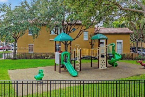 Adosado en alquiler en Pembroke Pines, Florida, 4 dormitorios, 213.68 m2 № 1993022 - foto 27