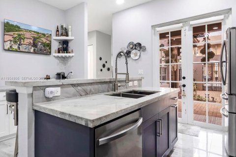 Adosado en alquiler en Pembroke Pines, Florida, 4 dormitorios, 213.68 m2 № 1993022 - foto 8